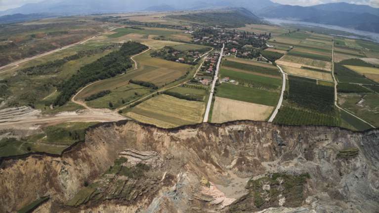 Σε κατάσταση έκτακτης ανάγκης το Αμύνταιο-Εκκενώθηκαν σπίτια