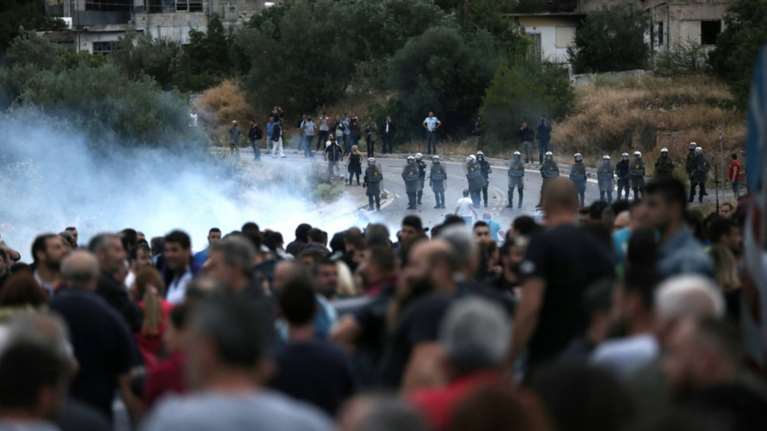 Μενίδι: Ενταση κι επεισόδια στις κινητοποιήσεις για τον χαμό του Μάριου