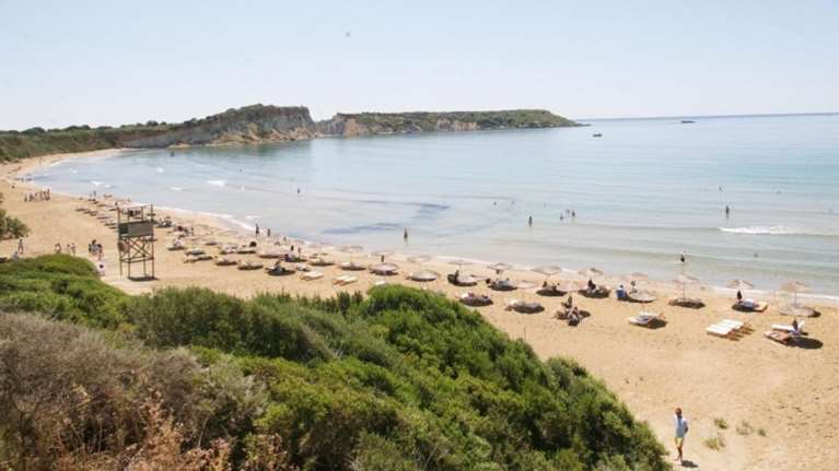 Τουριστικό σκάφος προσέκρουσε σε βράχο στη Ζάκυνθο