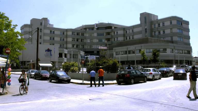 Αυτοκίνητο παρέσυρε και τραυμάτισε αστυνομικό με ποδήλατο