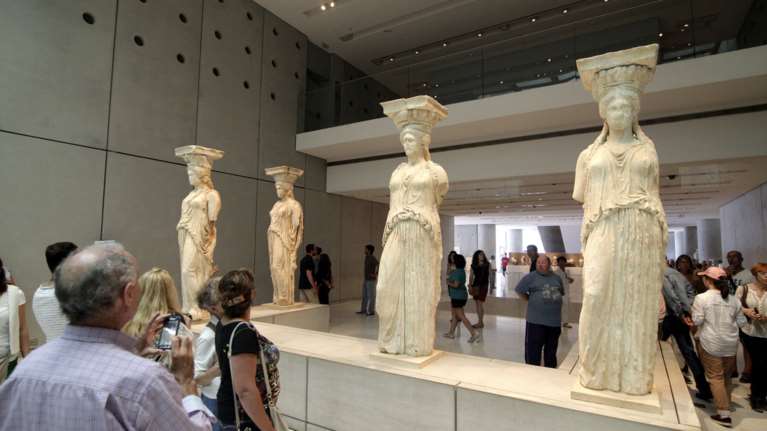 Οκτώ κεράκια για το Μουσείο της Ακρόπολης