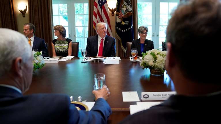 Αγριο τρολάρισμα για το υπουργικό... παρωδία του Τραμπ