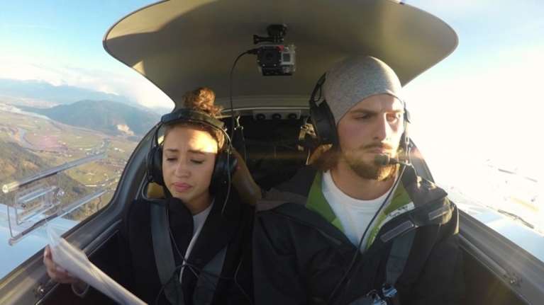 Πιλότος προσποιήθηκε βλάβη και της έκανε πρόταση γάμου (ΒΙΝΤΕΟ)