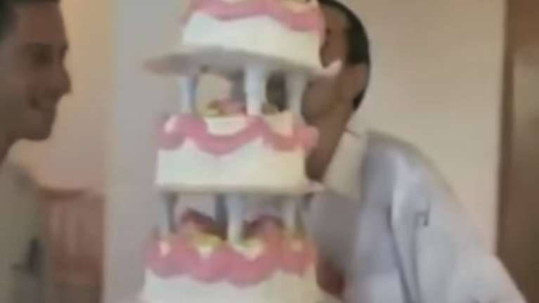 Δέκα γαμήλιες τελετές που πήγαν στραβά και αστεία ! video