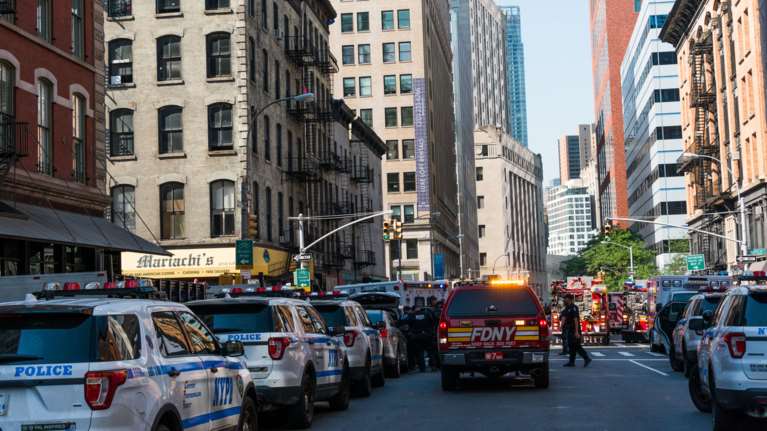 Εκρηξη στη Νέα Υόρκη: Δεκάδες τραυματίες από φωτιά σε 12 πολυκατοικίες