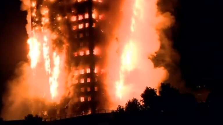 Δείτε live τη μεγάλη φωτιά στον πύργο του Λονδίνου     (ΒΙΝΤΕΟ)