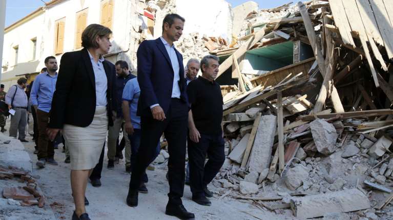 Μητσοτάκης στη Λέσβο: Να μην πληρώσουν ΕΝΦΙΑ οι σεισμόπληκτοι