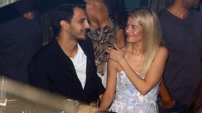 Θεωνά - Αναστασιάδης: Πιο ερωτευμένοι από ποτέ στην Αννα Βίσση