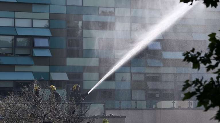 Λονδίνο: H στιγμή που φωνάζουν σε εγκλωβισμένο &quot;Κράτα, ερχόμαστε&quot; [video]