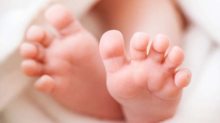 Φυλάκιση για γονείς που τάιζαν το παιδί τους μόνο με φυτικό γάλα