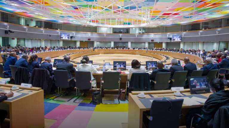 Χαμηλές προσδοκίες πριν το Eurogroup: Δόση και... συμπάθεια