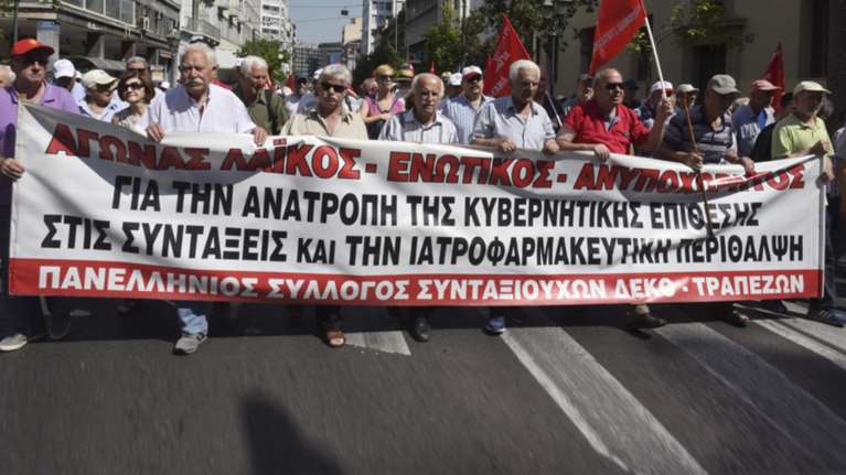 Μεγάλη πορεία των συνταξιούχων στο κέντρο της Αθήνας [φωτό]