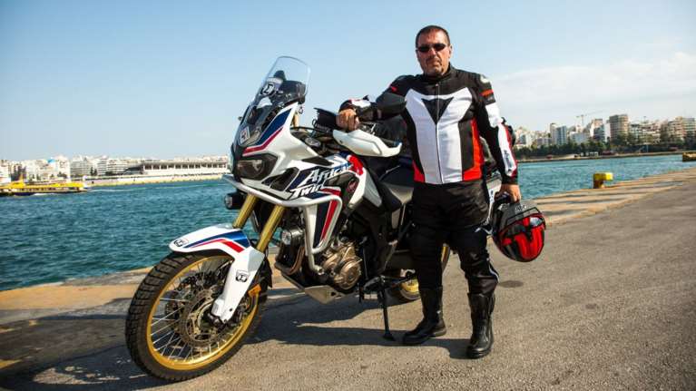 Eλληνας ενώνει την Αθήνα με την Τζακάρτα μέσα σε 70 ημέρες