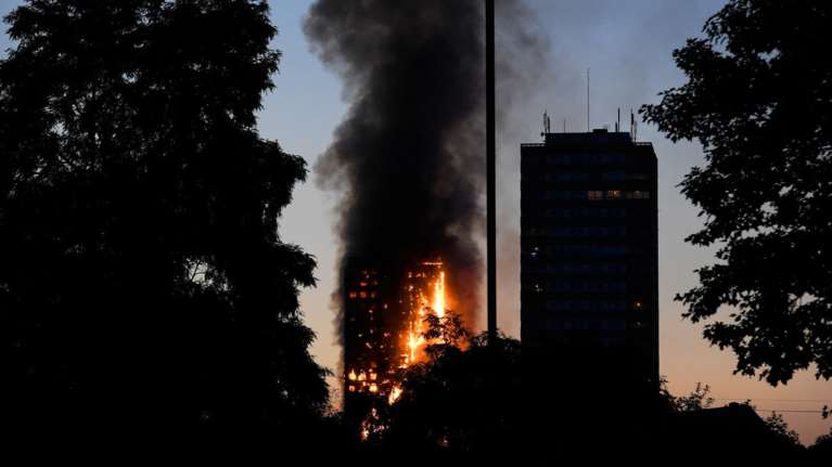 Λονδίνο: Μάνα έσωσε την οικογένειά της πλημμυρίζοντας το διαμέρισμα της