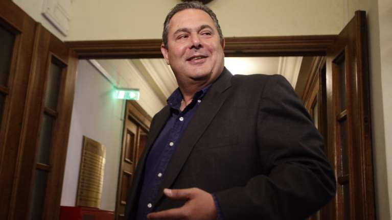 Γραβάτα με... φαλλικά σύμβολα στο twitter του Καμμένου - Τι συνέβη