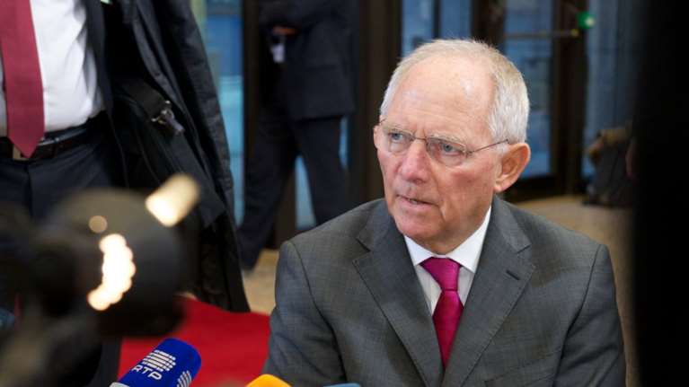 Σόιμπλε: «Να μη δίνουμε στους Ελληνες την ψευδαίσθηση ότι όλα τέλειωσαν»