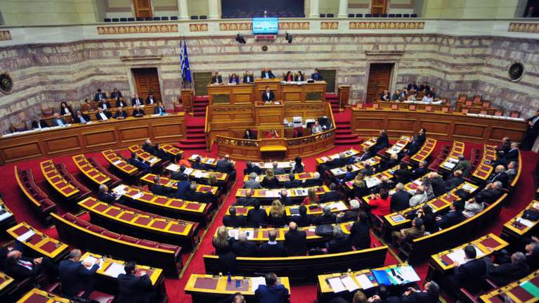 Πυρ ομαδόν από την αντιπολίτευση για τη συμφωνία στο Eurogroup