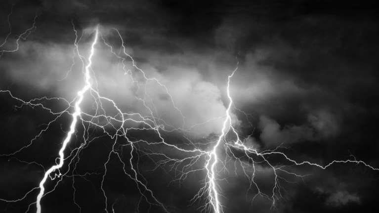 Χωρίς ρεύμα λόγω κεραυνών το νότιο τμήμα της Σαμοθράκης