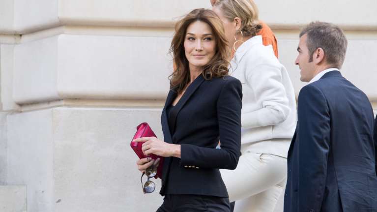 Δεν υπάρχει τίποτα ανήθικο στο γυμνό λέει η Κάρλα Μπρούνι