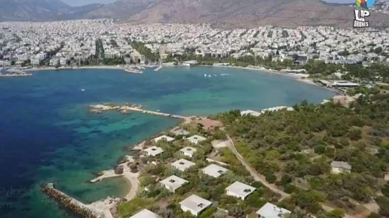 Αστέρια Γλυφάδας: Βόλτα πάνω από την εγκαταλελειμμένη σμαραγδένια πολιτεία