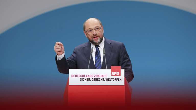 Υψηλότερη φορολογία για τους πλούσιους εξήγγειλε ο Σουλτς