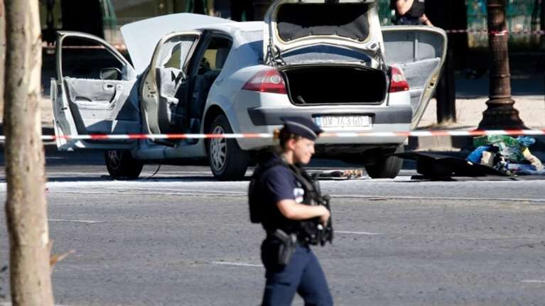 Παρίσι: Γνωστός στις αρχές ο δράστης της επίθεσης που απετράπη