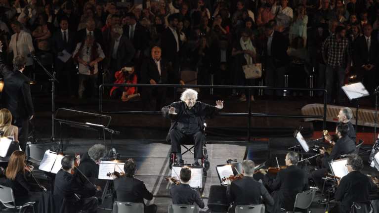 Ολη η Ελλάδα αποθέωσε τον Μίκη στο Παναθηναϊκό Στάδιο [εικονες]