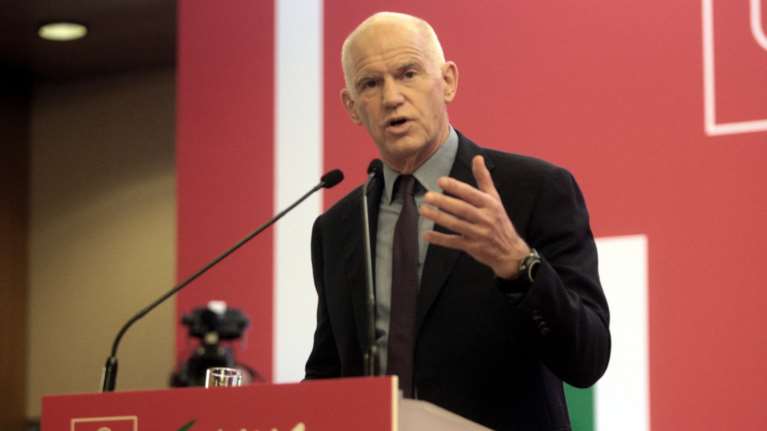 Γιώργος: Πάμε Καστελόριζο Αλέξη να σου πω για τη χρεοκοπία Καραμανλή