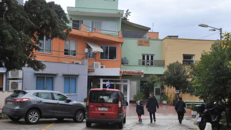 Μάρμαρο προτομής έπεσε σε 9χρονο - Στο νοσοκομείο το παιδάκι