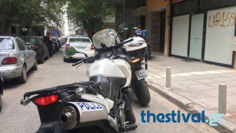 Θεσσαλονίκη: 30χρονος έβγαλε όπλο έξω από σούπερ μάρκετ