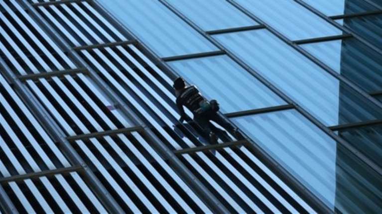 Ο Γάλλος «Spiderman» κατέκτησε και τη Βαρκελώνη