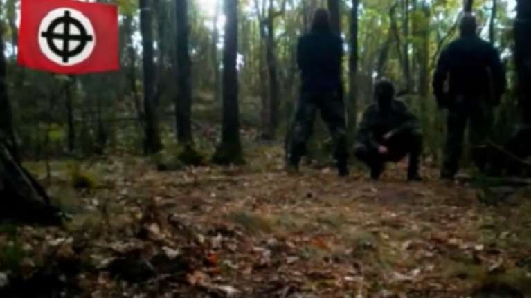 Νεοναζιστική οργάνωση πίσω από την πυρπόληση οικίας Ρομά (ΦΩΤΟ)