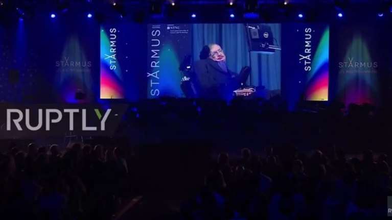 Στίβεν Χόκινγκ: Φτιάξτε βάσεις στη Σελήνη &amp; τον Αρη γιατί.... χανόμαστε