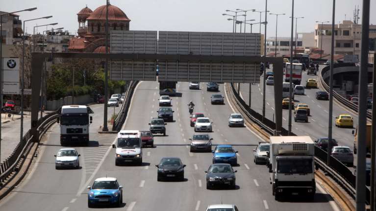 Αυτή είναι η τελική πρόταση της κυβέρνησης για τα ανασφάλιστα αυτοκίνητα