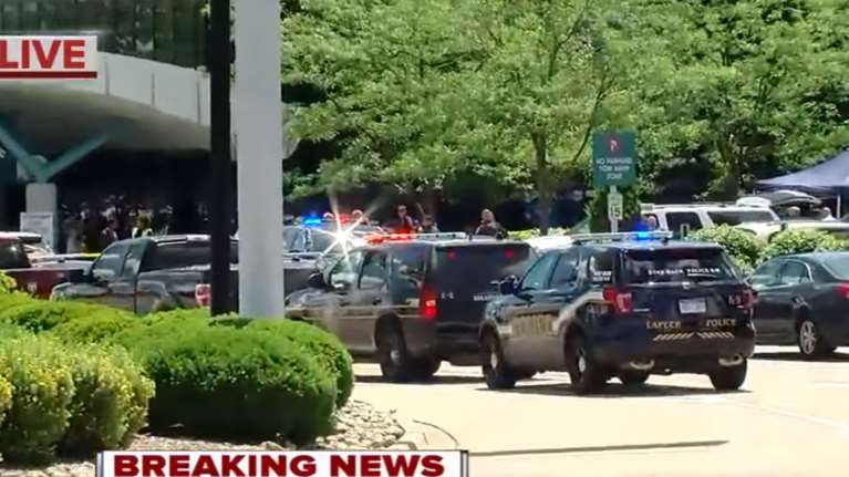 Εκκενώθηκε αεροδρόμιο στο Μίτσιγκαν - Μαχαίρωσαν αστυνομικό (ΦΩΤΟ)