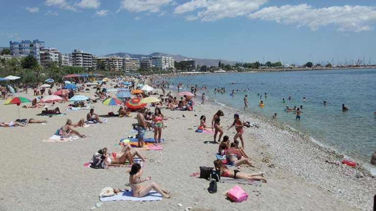 Η 4μελής οικογένεια χρειάζεται έως 60 ευρώ σε οργανωμένη πλαζ