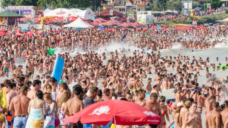 Αυξάνεστε και πληθύνεστε: Τι προβλέπει η νέα έκθεση του ΟΗΕ