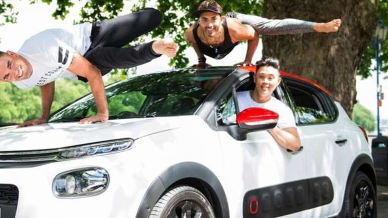 Μαζί με ποιο γαλλικό αυτοκίνητο μπορείς να κάνεις ασκήσεις Yoga;