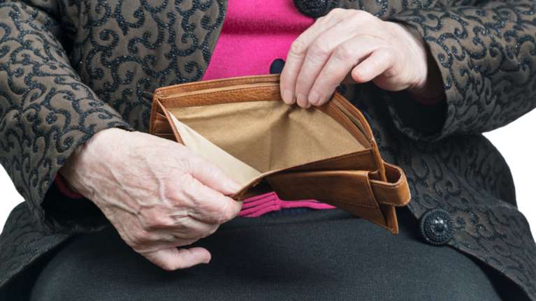 Άρπαξε τα χρήματα ηλικιωμένης μέσα σε ιατρείο