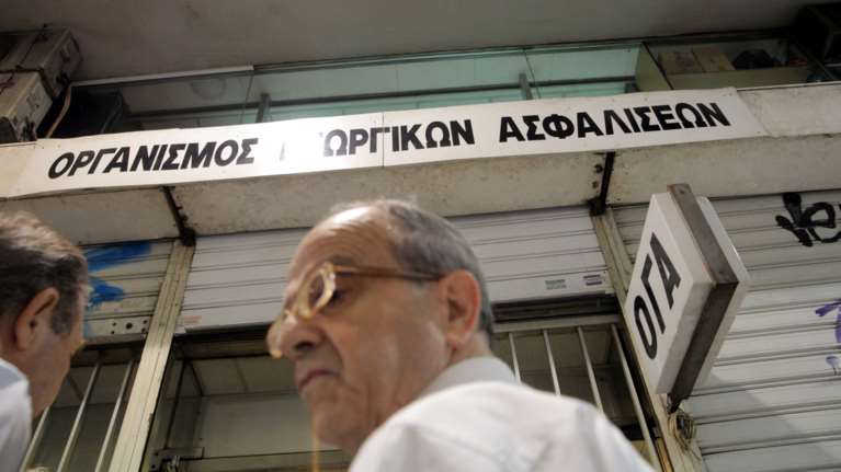ΟΓΑ: Τι υποστηρίζει για τις κατασχέσεις στα οικογενειακά επιδόματα