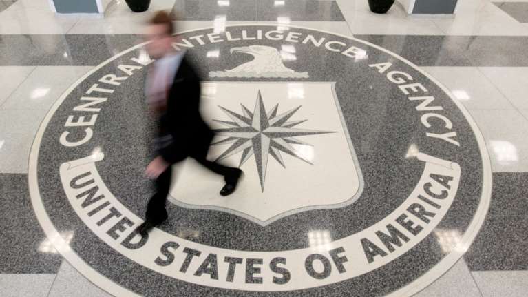 Αρπαξαν...σνακ αξίας 3.300 δολ. από τα μηχανήματα αυτόματης πώλησης της CIA