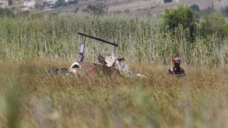 Δύο νεκροί από πτώση ψεκαστικού ελικοπτέρου στον Σχινιά - φωτό
