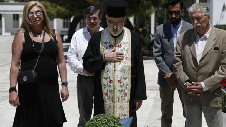 Η Δήμητρα Λιάνη στο μνημόσυνο του Ανδρέα στο Α Νεκροταφείο