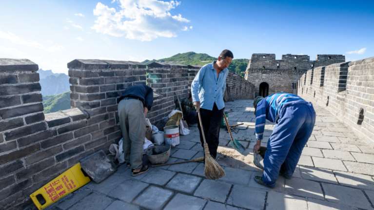 Οι κινέζοι εργάτες-ακροβάτες που συντηρούν το Σινικό Τείχος-βίντεο