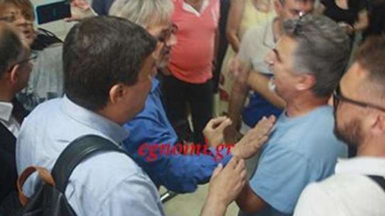 Αποδοκίμασαν τον Ανδρέα Ξανθό στο Νοσοκομείο Χαλκίδας -βίντεο