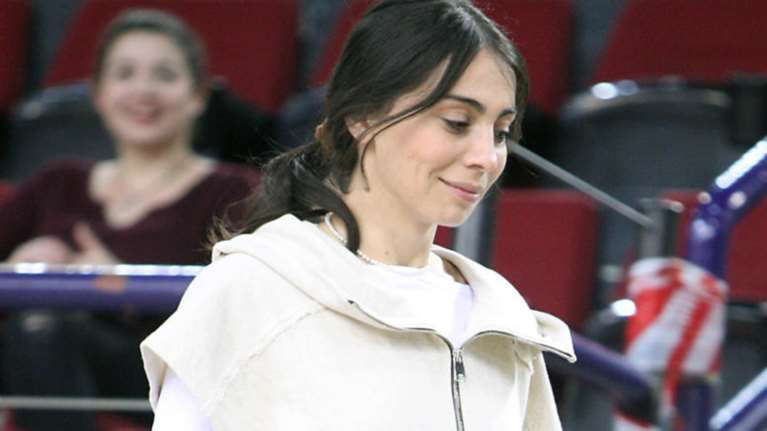 Η Ολυμπία Χοψονίδου έγκυος βουτά στα παγωμένα νερά του Αχέροντα