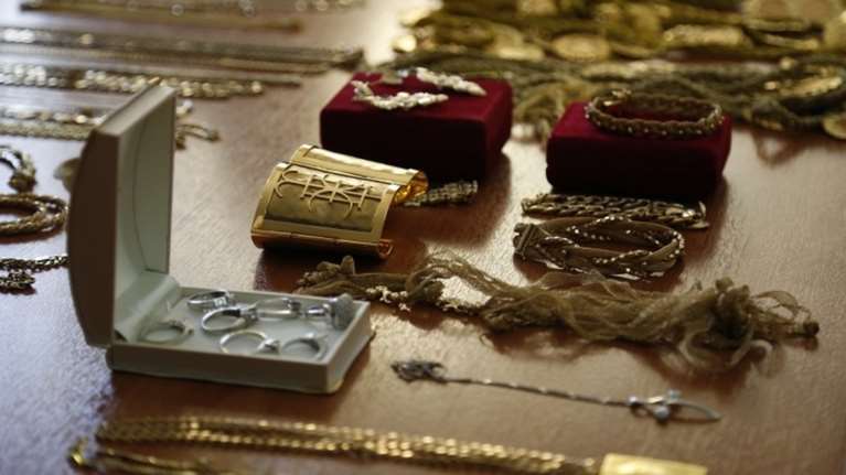 Διαμάντια &amp; 700 κιλά χρυσός σε ψυγεία και φούρνους στο Χαλάνδρι