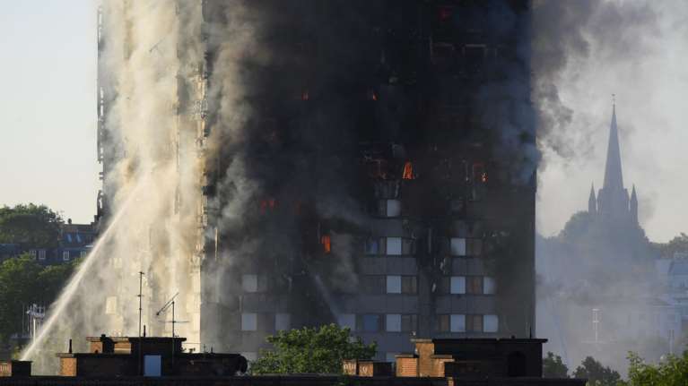 Ασφαλιστικές είχαν προειδοποιήσει για την τραγωδία στον πύργο Γκρένφελ