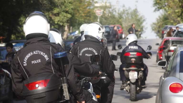 Οικογενειακή επιχείρηση με ναρκωτικά: Εκπαίδευαν ανήλικες στην πώληση