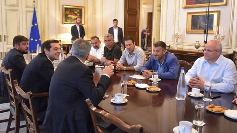 Τι κέρασε ο Τσίπρας στους εκπροσώπους της ΠΟΕ-ΟΤΑ [φωτό]